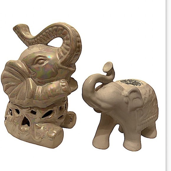 Lot of 2 White and Iridescent Medium Small Family Elephants. - Picture 1 of 3